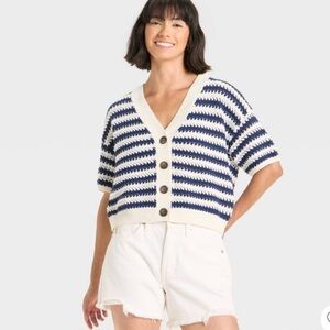 Women's Short Sleeve Button-Front
Cardigan - Universal Thread™ Blue Striped
M